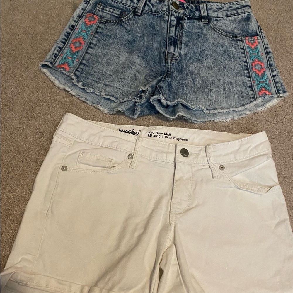 2 pairs of women’s denim jeans Tinseltown, Mossimo 28” waist